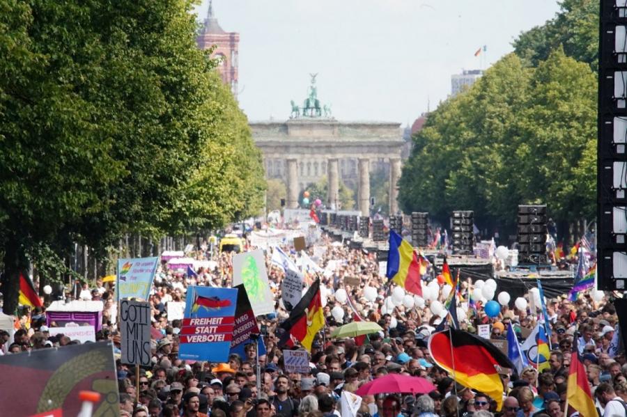 В Германии объяснили, почему демонстранты в Берлине скандировали "Путин!"