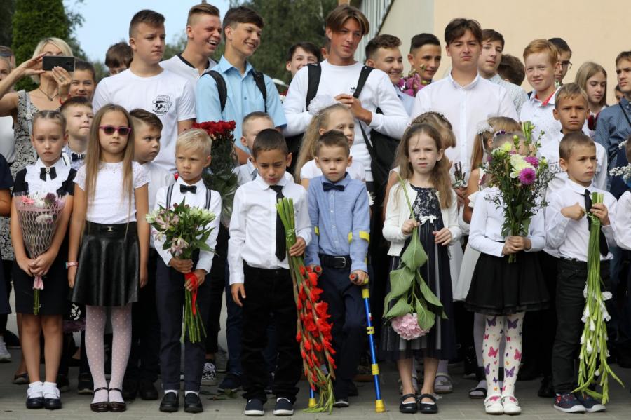 Подсчитали, сколько школьников сядут за парты в Латвии в новом учебном году