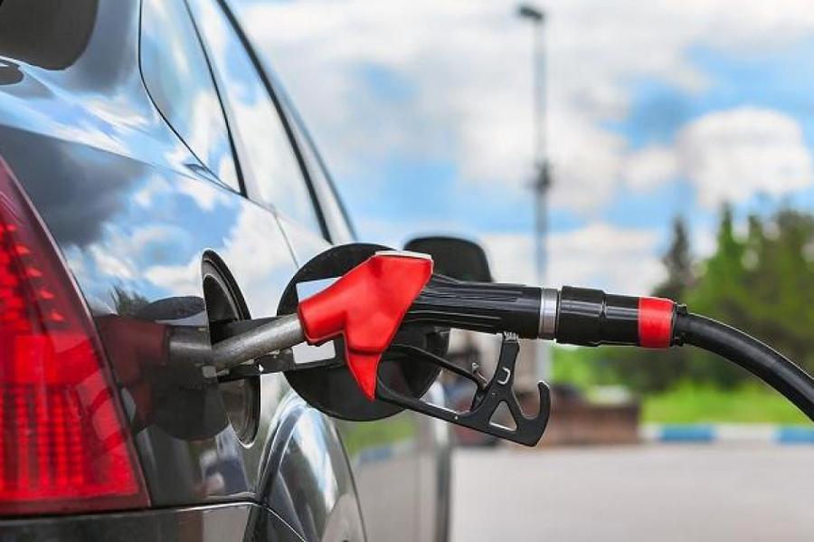 В Риге снизились цены на дизельное топливо, в Вильнюсе выросла цена на бензин