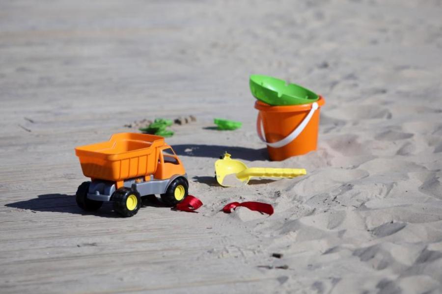 В Италии оштрафовали на 1000 евро туриста, пытавшегося украсть песок с пляжа
