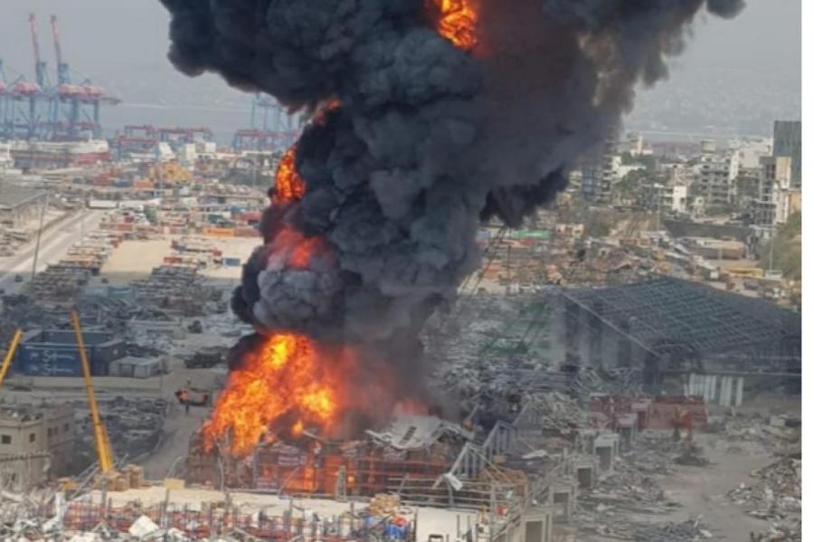 В порту Бейрута вспыхнул сильный пожар (ВИДЕО)