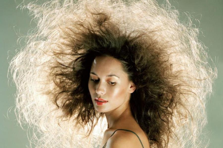 Что делать, когда электризуются волосы: 3 проверенных способа