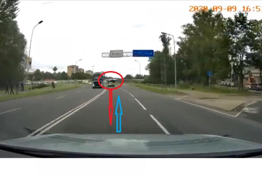 “Стало страшно!”: смертельно опасный маневр водителя в Риге попал на видео