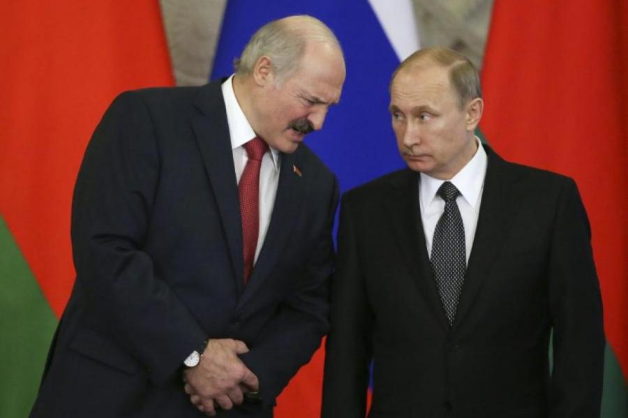 Bloomberg: Путин ошеломлен масштабами протестов, но верит в Лукашенко