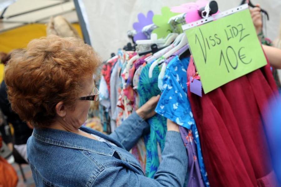 Эксперт: Латвия – мусорный полигон для одежды из Англии