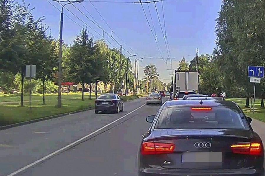 Водитель авто с российскими номерами пытался скрыться с места ДТП