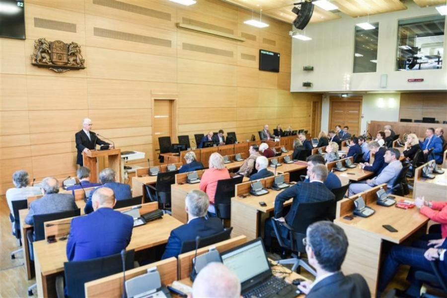 Рижская дума требует у депутатов прежнего созыва вернуть 12 000 евро