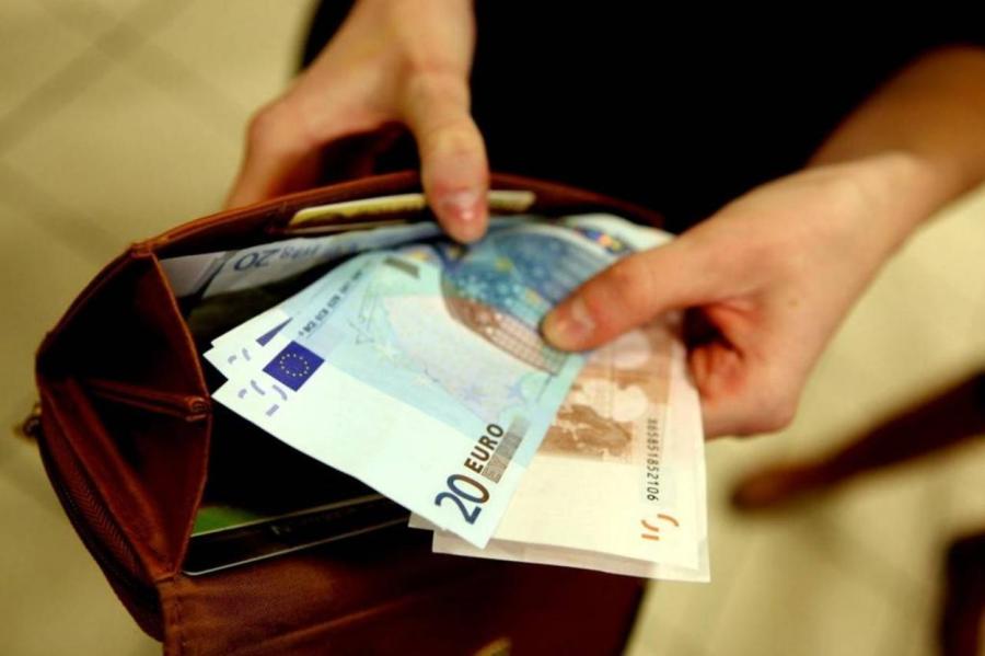 «Среднемесячная зарплата в Латвии - 1118 евро»: откуда такая цифирь?