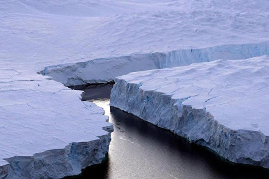 Не уберегли: крупнейший ледник Гренландии раскололся