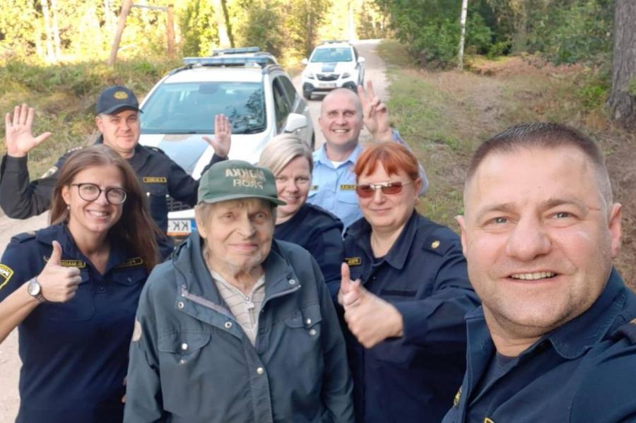 Пенсионер написал трогательное письмо полиции, спасшей его в лесу