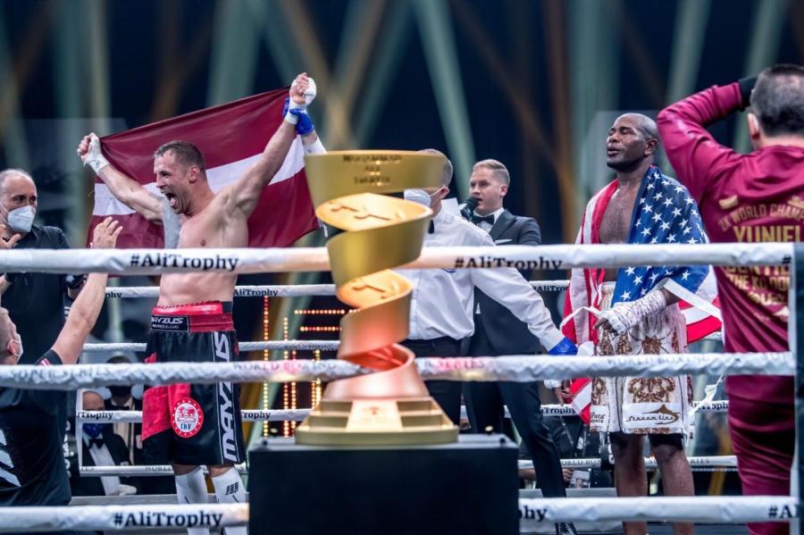 Бриедис стал победителем Всемирной боксерской суперсерии