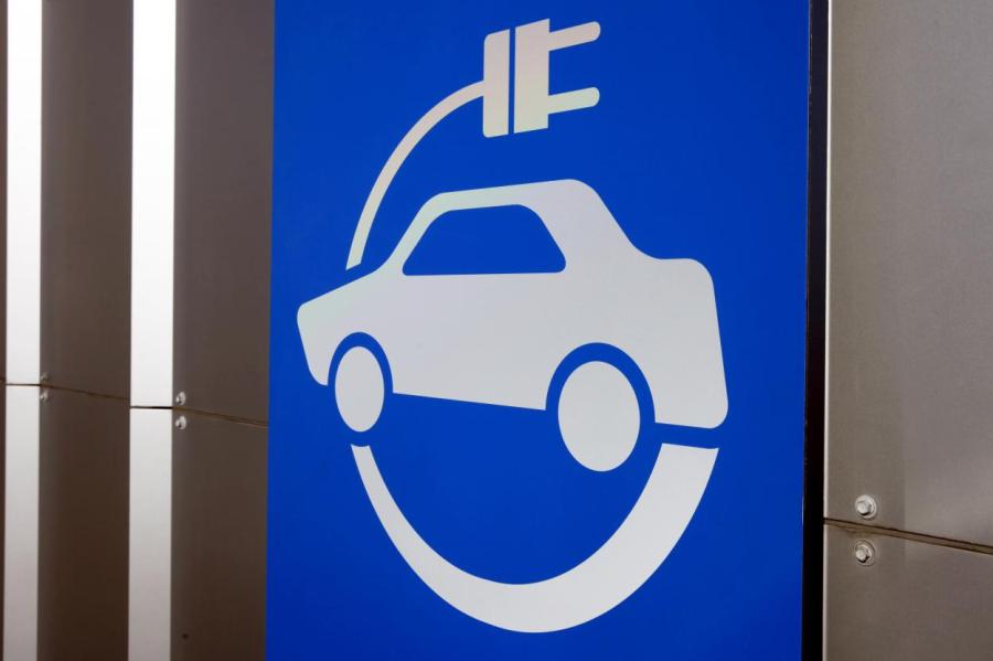 Новые АЗС обяжут иметь пункты зарядки электромобилей