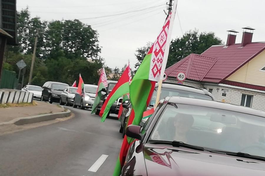 В Белоруссии проходит автопробег в поддержку властей