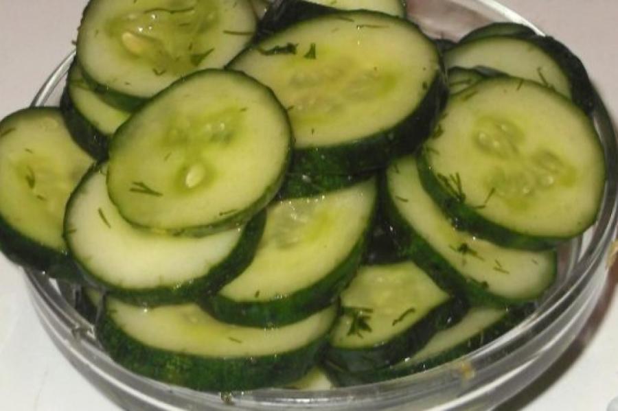 Рецепт: как приготовить маринованные огурцы для салата за 7 минут