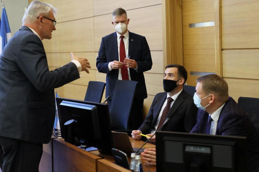 Депутаты надели маски: структура новой Рижской думы полностью сформирована