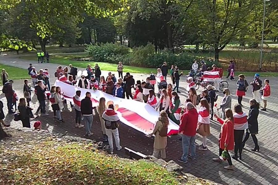 В  Риге прошел марш солидарности с женщинами Беларуси (ВИДЕО)