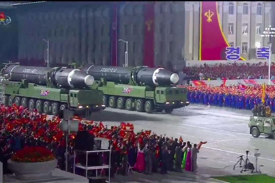 КНДР показала миру новую баллистическую ракету