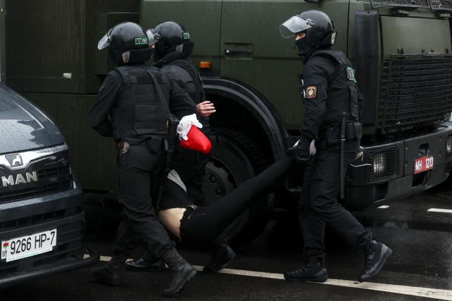 Правозащитники сообщили о почти 600 задержаниях в Белоруссии