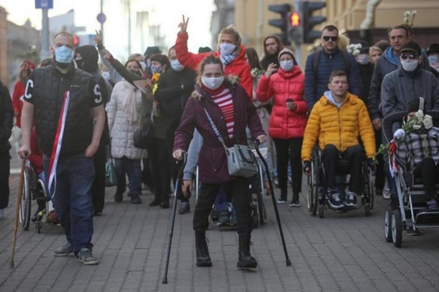 В Минске на протестный марш вышли люди с инвалидностью