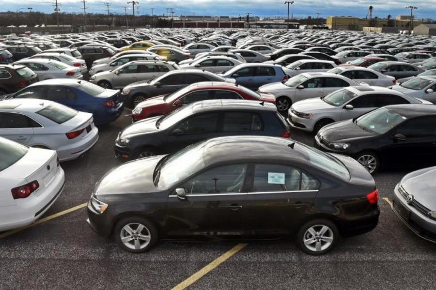 ACEA: в Латвии продажи новых автомобилей рухнули на 28,4%