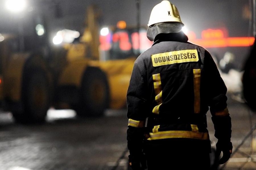 Будьте бдительны с огнём: за сутки в пожарах в Латвии погибли два человека