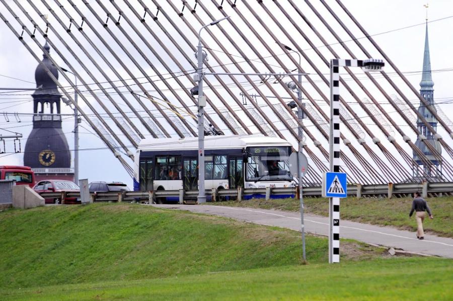 Стоимость проезда в общественном транспорте Риги превысит 2 евро
