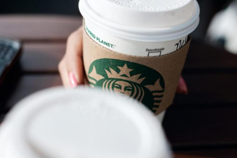 Starbucks придумала отличный способ одалживать деньги у клиентов — незаметно для