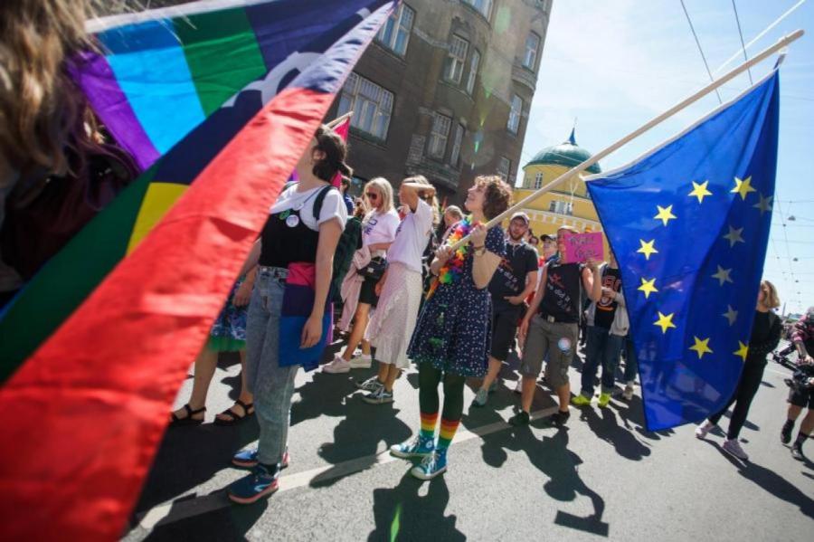 Франция представила план: приоритет — улучшение жизни ЛГБТ-людей к 2023 году