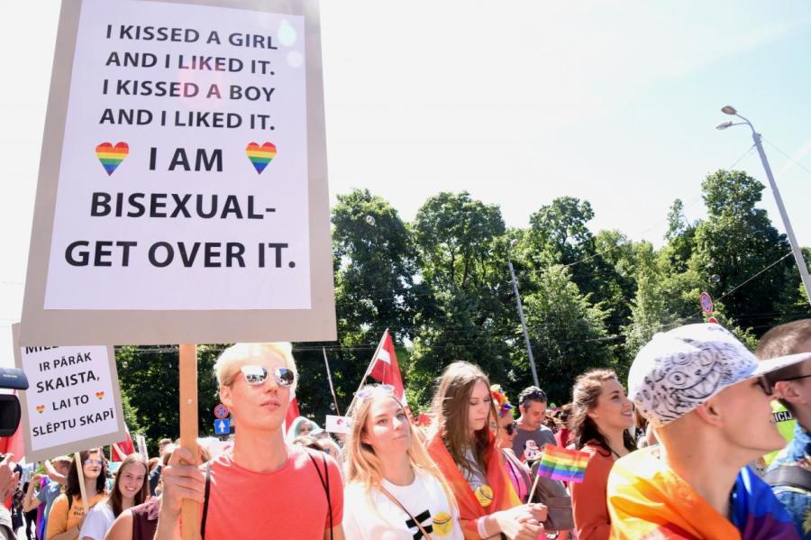 Эксперт: латвийцы нуждаются в законе об однополых союзах