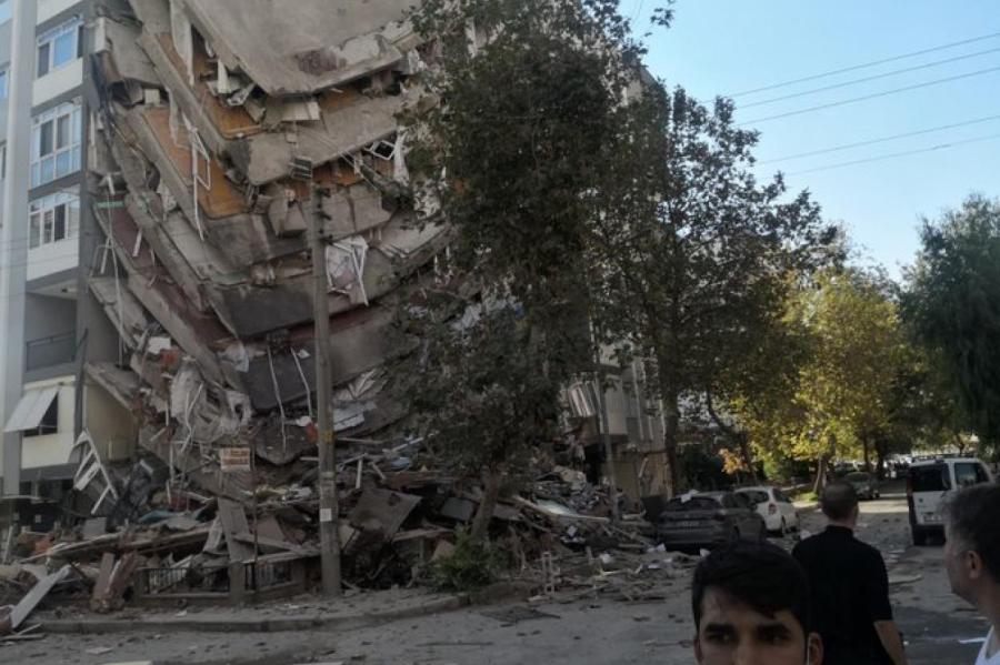 В Турции произошло мощное землетрясение; сообщается о разрушениях