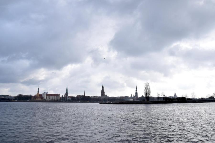 Синоптики дали прогноз погоды на воскресенье в Латвии