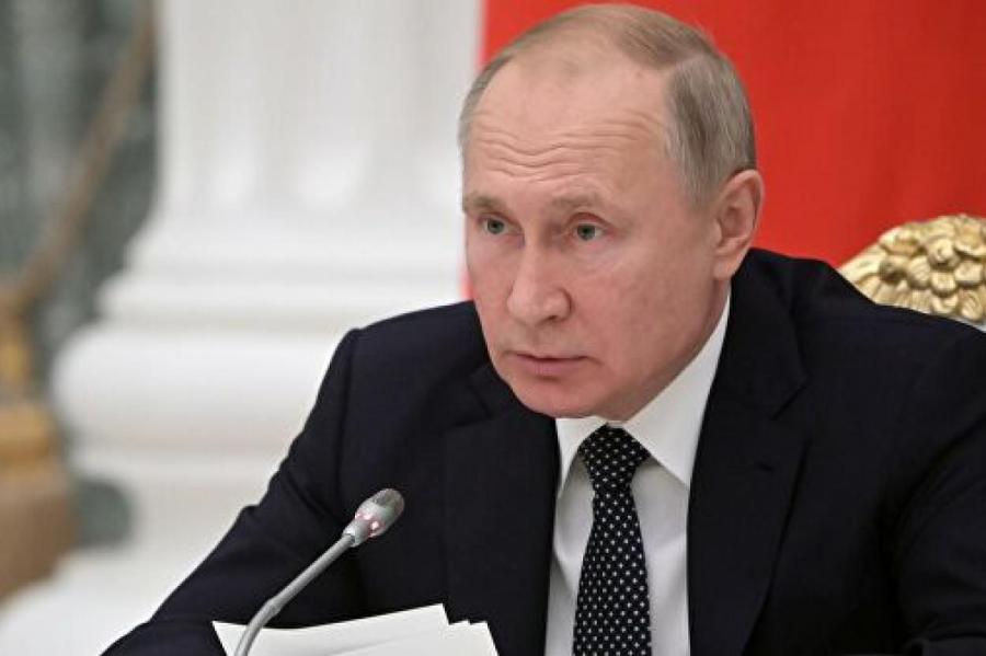 Путин внес в Госдуму законопроект, позволяющий ему стать пожизненным сенатором