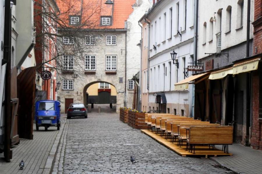 В Латвии на поток людей в ресторанах влияет каждое сообщение о коронавирусе