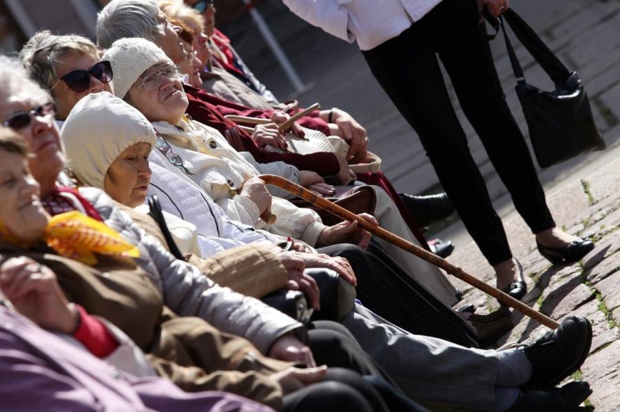 В 65 лет старение только начинается: пенсионеров Латвии хотят вернуть на работу