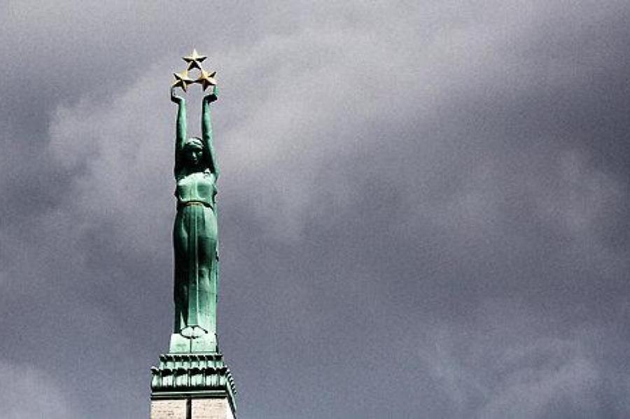 Латвийцев призывают жертвовать деньги на освещение Милды