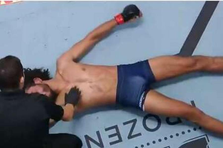 Боец MMA «задушил» соперника до потери сознания