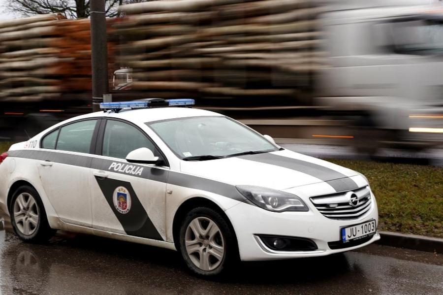 Погоня в Кенгарагсе: полицейская машина протаранила мирные авто