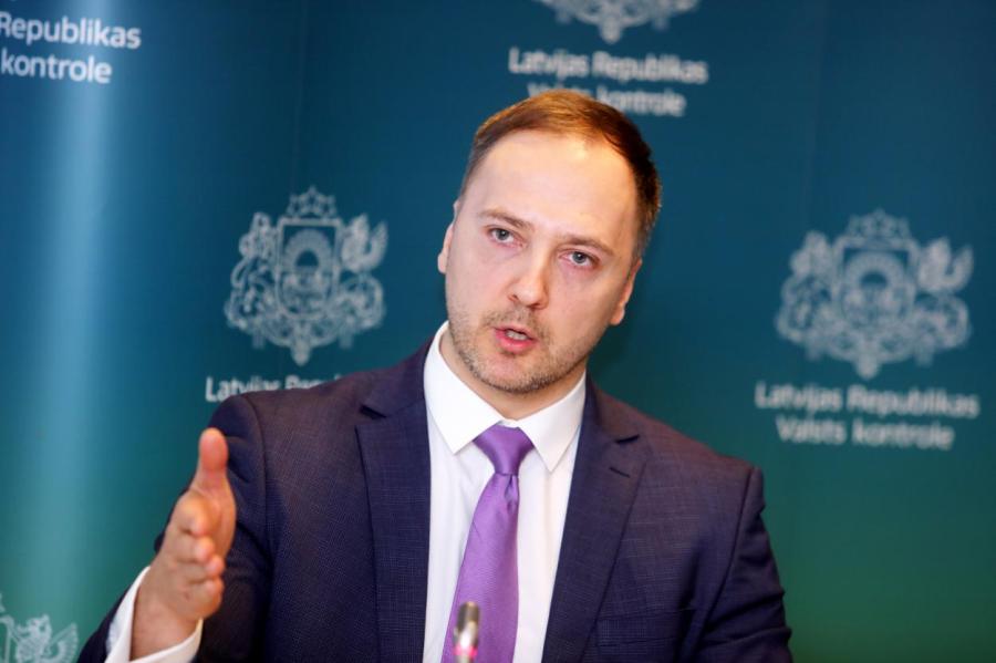 В Латвии есть министр, который идет против течения ограничений Covid-19