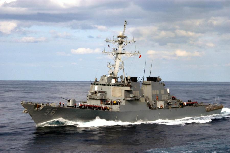Инцидент: российский корабль угрожал тараном эсминцу США