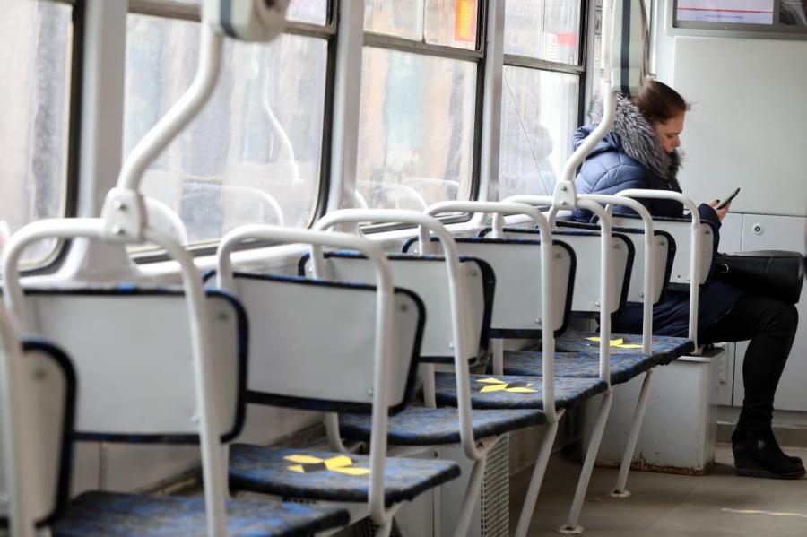 Новые коронавирусные правила: в общественном транспорте не больше 50% пассажиров