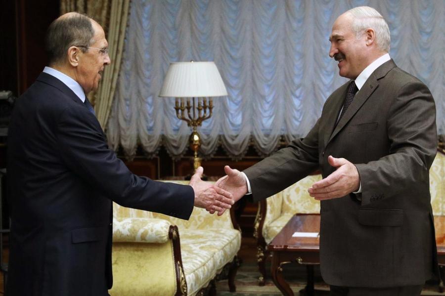 Лукашенко заявил, что готов вместе с Россией противостоять США