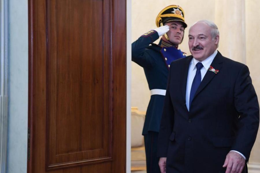 Лукашенко пообещал уйти с поста президента