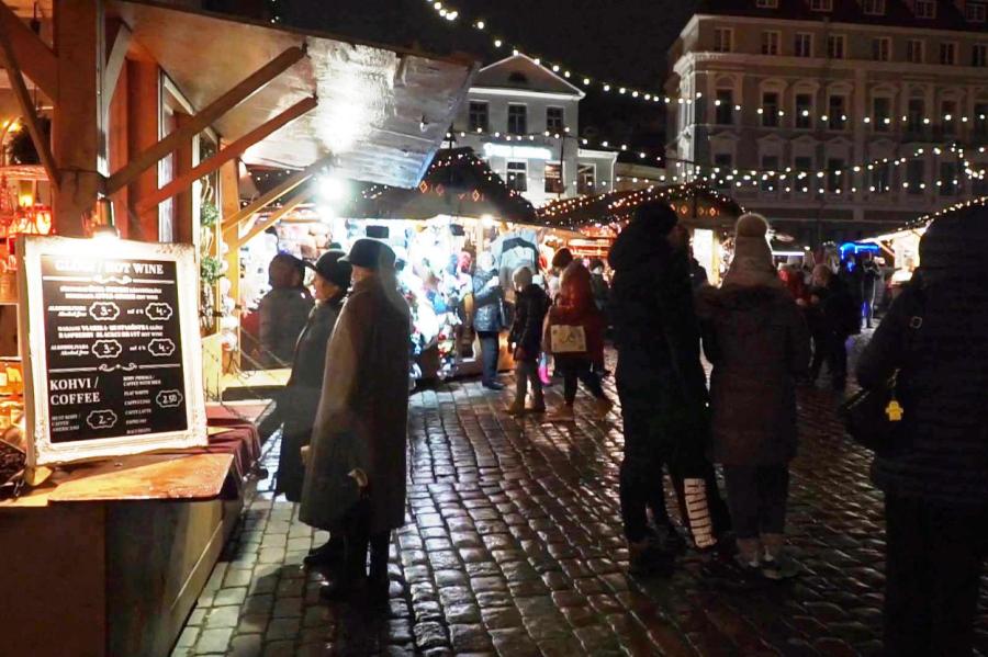 В Таллине встречают Рождество и изгоняют маски и другие ковидные запреты (ВИДЕО)