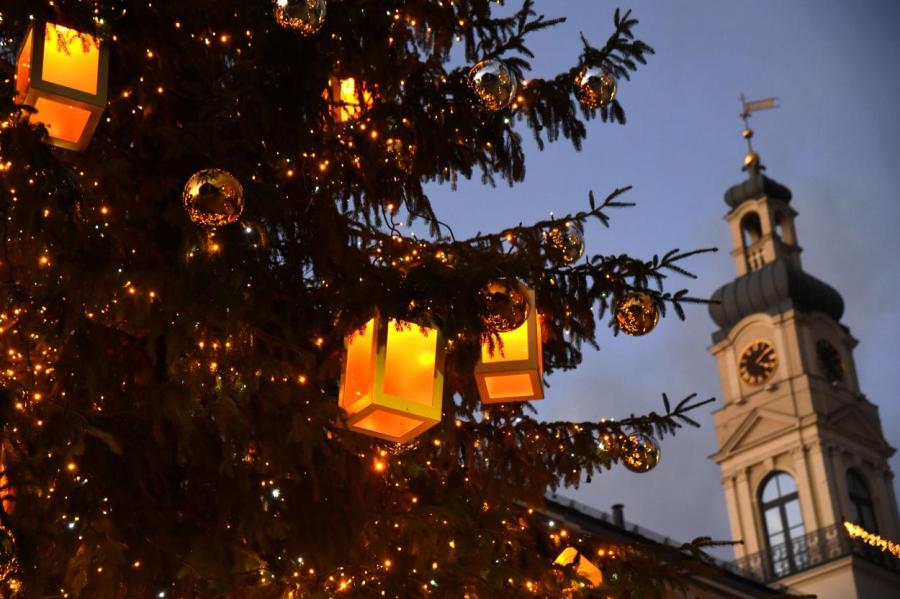 В первое воскресенье Адвента в Риге зажгут рождественские елки