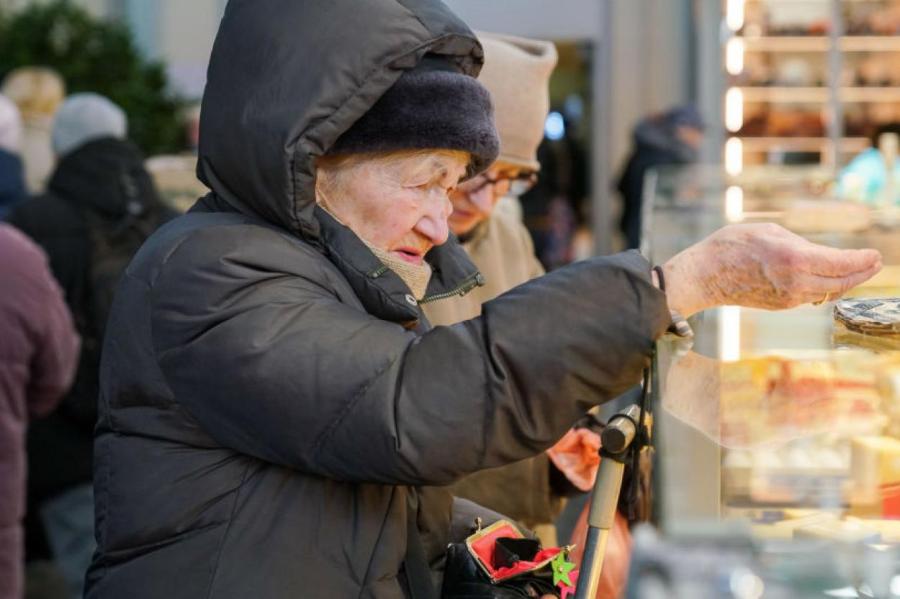 Слёзы стариков: средняя пенсия в Латвии вдвое меньше, чем в ЕС