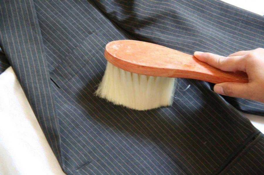 Экономим на химчистке: чистим костюм в домашних условиях