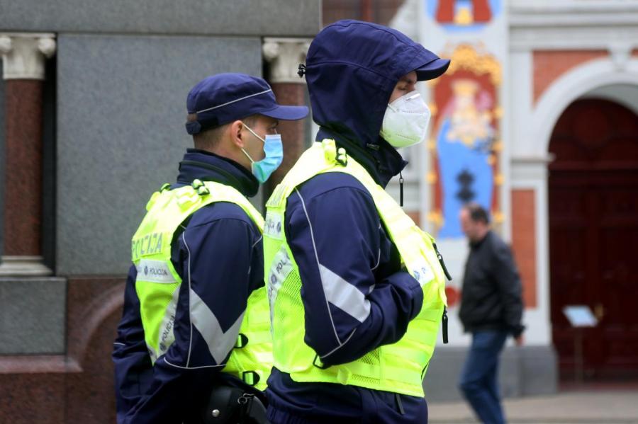 Нарушителей ЧС к ответу! Полиция Латвии переходит на сверхурочную работу