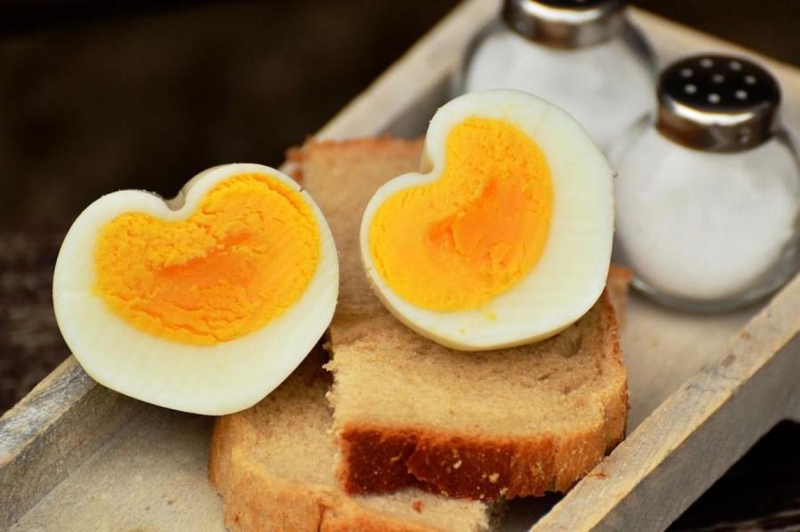 Знаменитый повар раскрыл секрет идеальных вареных яиц