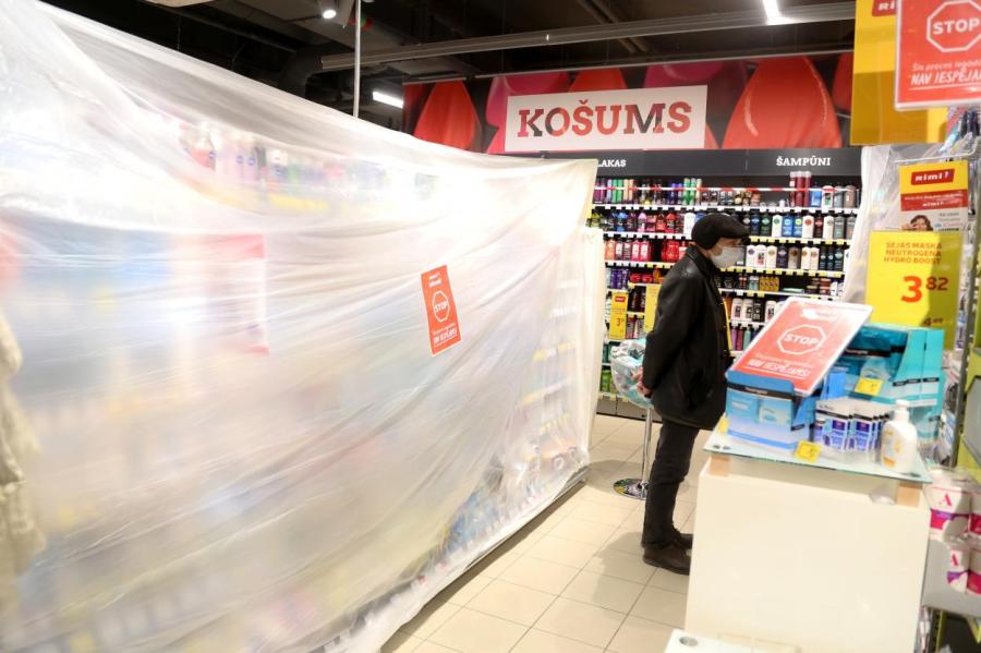 «Латвия потеряла больше миллиона евро»: торговцы об ограничениях в магазинах