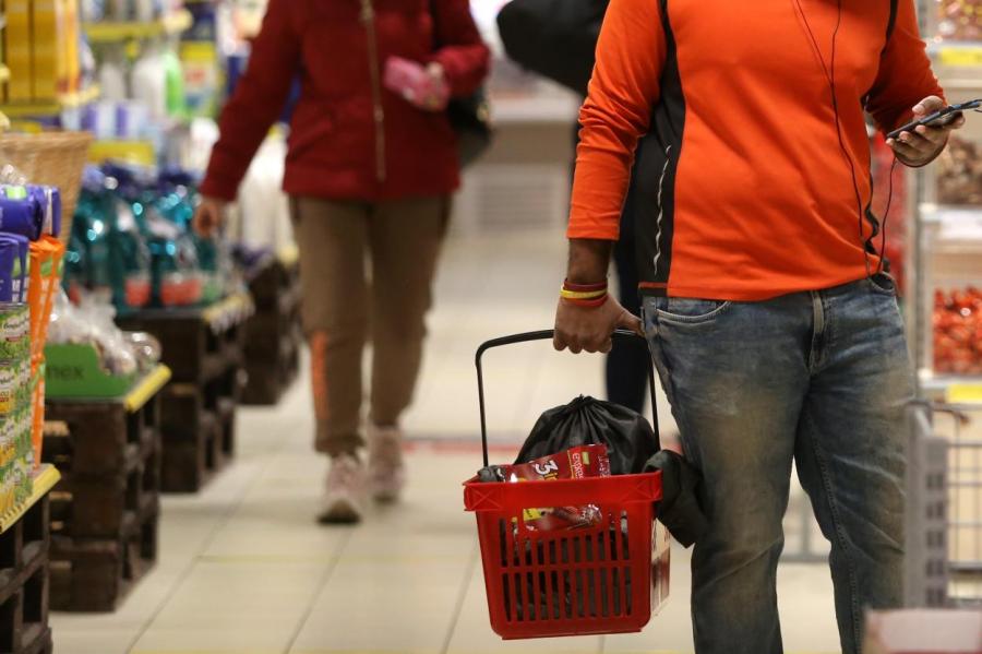 «Люди ходят в магазины, чтобы отдохнуть»: Винькеле объяснила торговые запреты